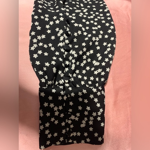 Express Black and White womens top full sleeve size US M Floral print - Picture 5 of 5